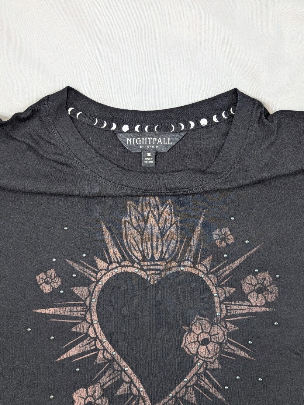 Torrid Nightfall Sacred Heart Crop Tee (Torrid 00) - Picture 3 of 8